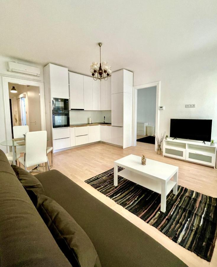 The Downtown Pearl Apartment